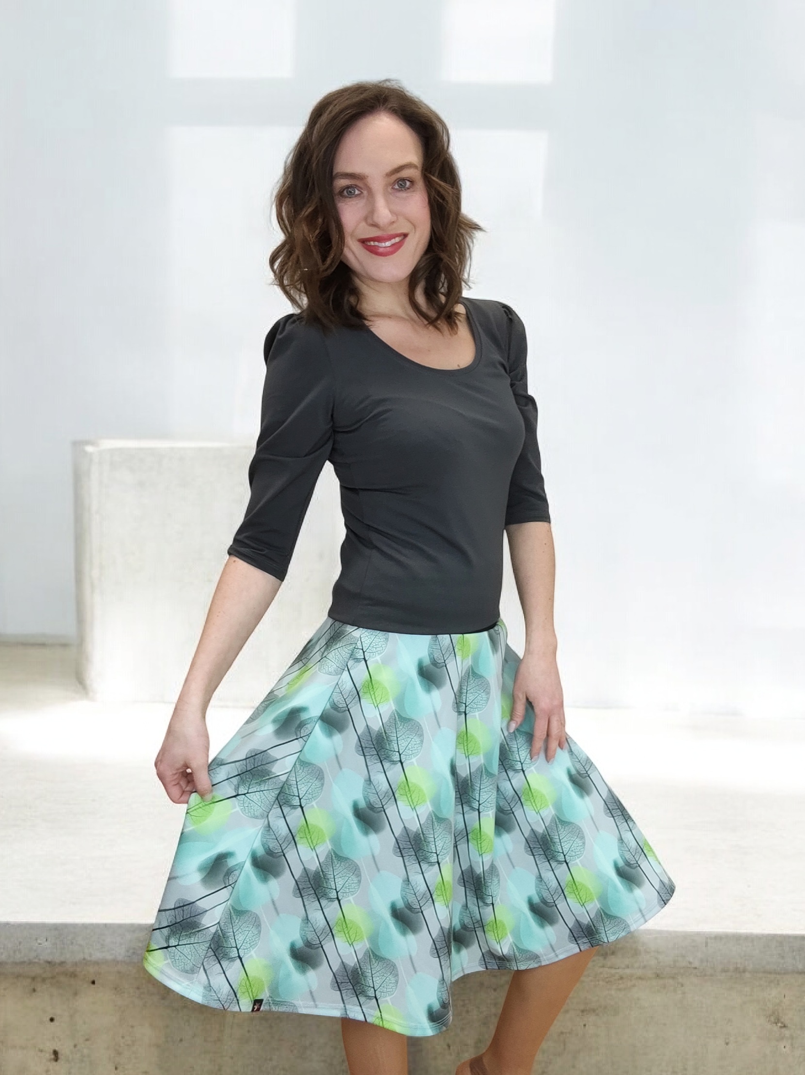 jarní sukně HEIDY Zelené snění na postavě